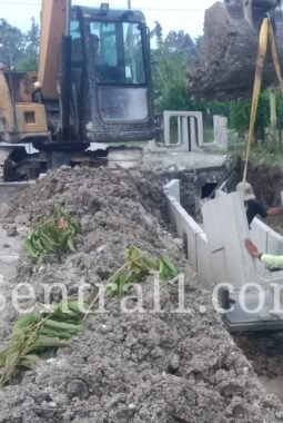 Proyek U-Ditch Kaliombo–Tambakrejo Diduga Abaikan Spesifikasi, Tanpa Lantai Kerja dan Papan Informasi