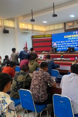 Baru Dua Hari Menjabat, Kapolresta Tuban Ungkap 2 Kasus Kriminal dan 4 Kasus Narkoba, 10 Tersangka Diamankan