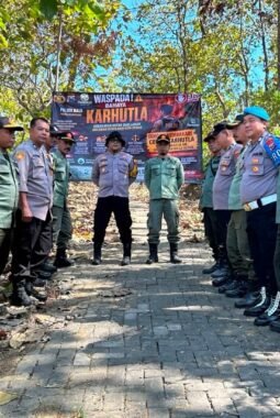 Polsek Malo dan Perhutani KPH Parengan Perkuat Sinergi Cegah Karhutla, Pasang Banner Imbauan di Kawasan Hutan