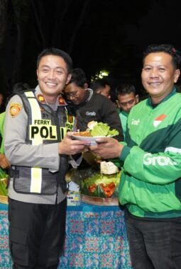 Cangkrukan Bareng Ojol, Polres Bojonegoro Perkuat Sinergi Jaga Kamtibmas