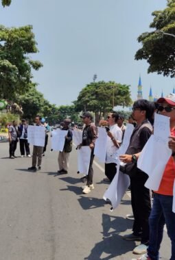 Puluhan Wartawan Geruduk Kejari Tuban, Desak Perlindungan Jurnalis dan Keterbukaan Informasi